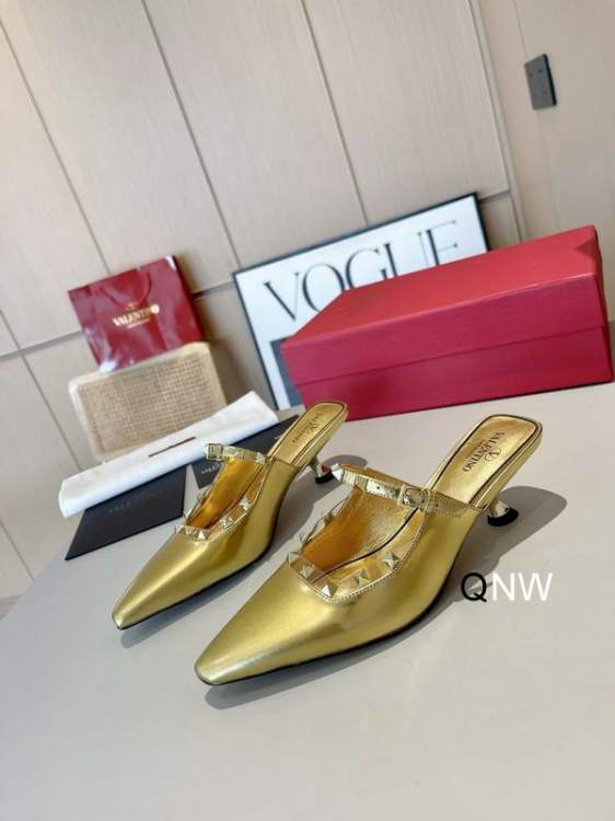 Picture of Valentino Shoes _SKUValentinosz35-405CM6CYM120320216